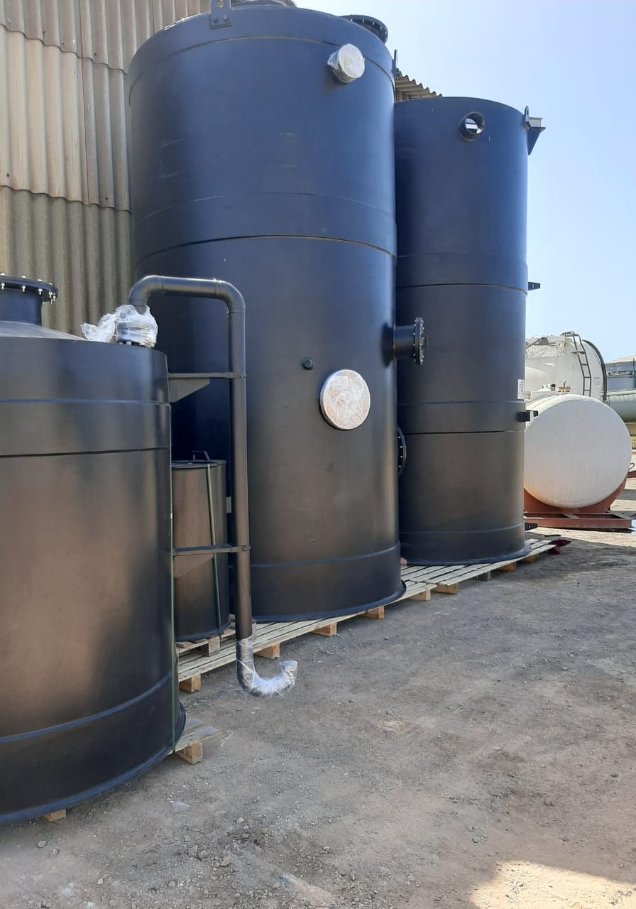 Réservoirs De Stockage Thermoplastiques, Polyéthylène (PEHD) Et Polypropylène (PP) ET chlorure de polyvinyle (PVC)